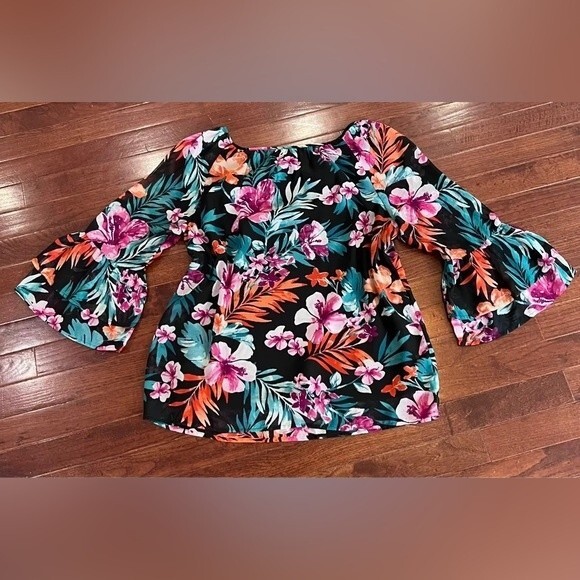 Apt 9 black layered flounce sleeve tropical floral top size small - Picture 3 of 6